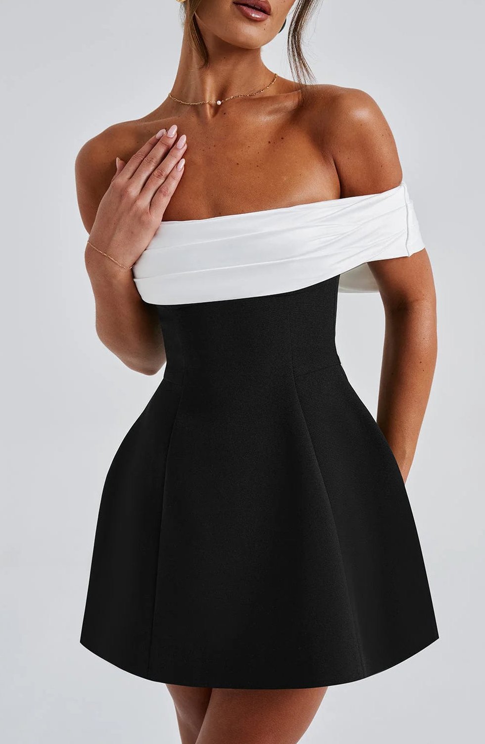 Women's Black Mini Dress for Parties - Image 7